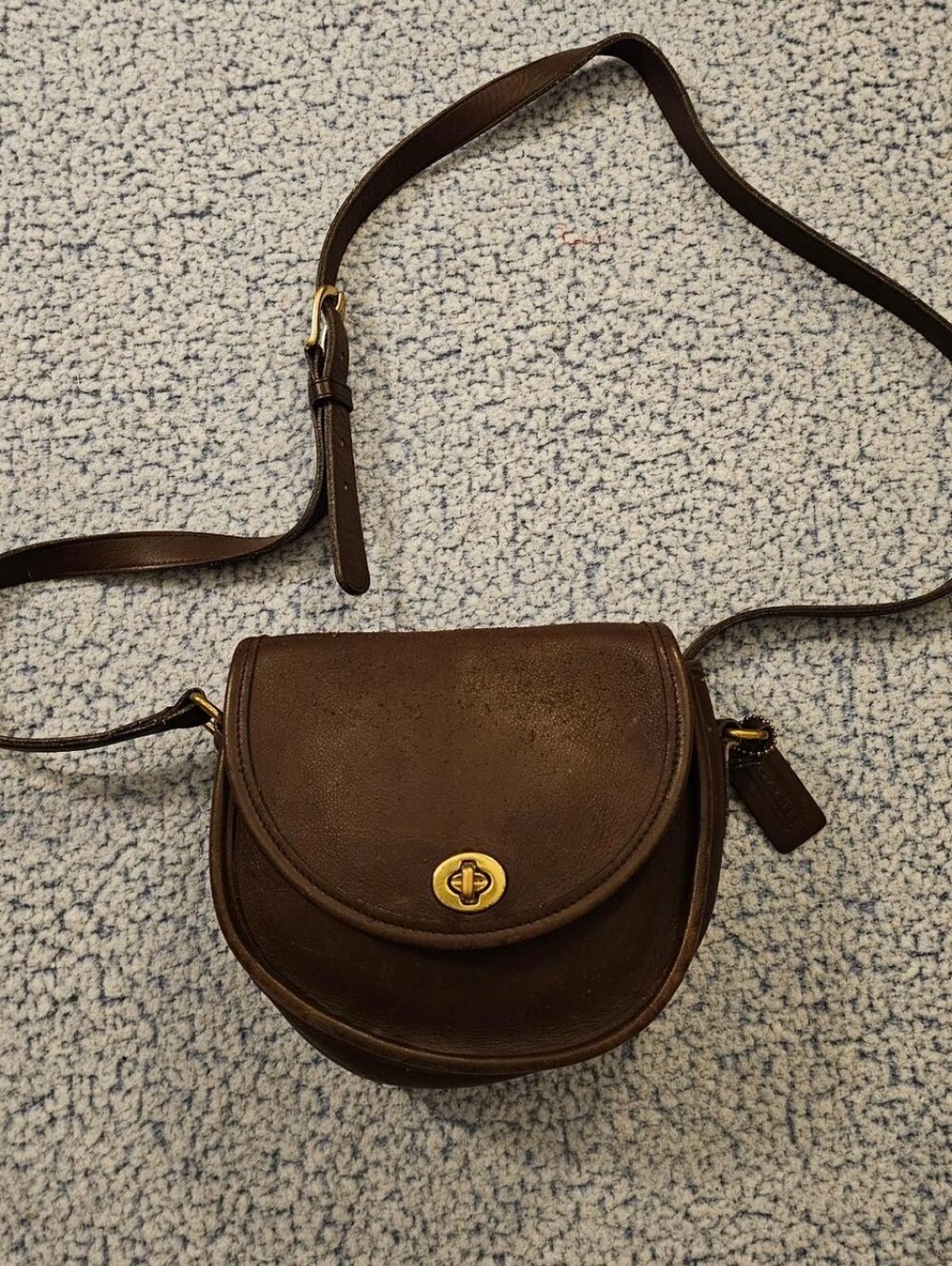 Vintage Coach Waston #9881 Leather Crossbody Bag with Turnlock Closure